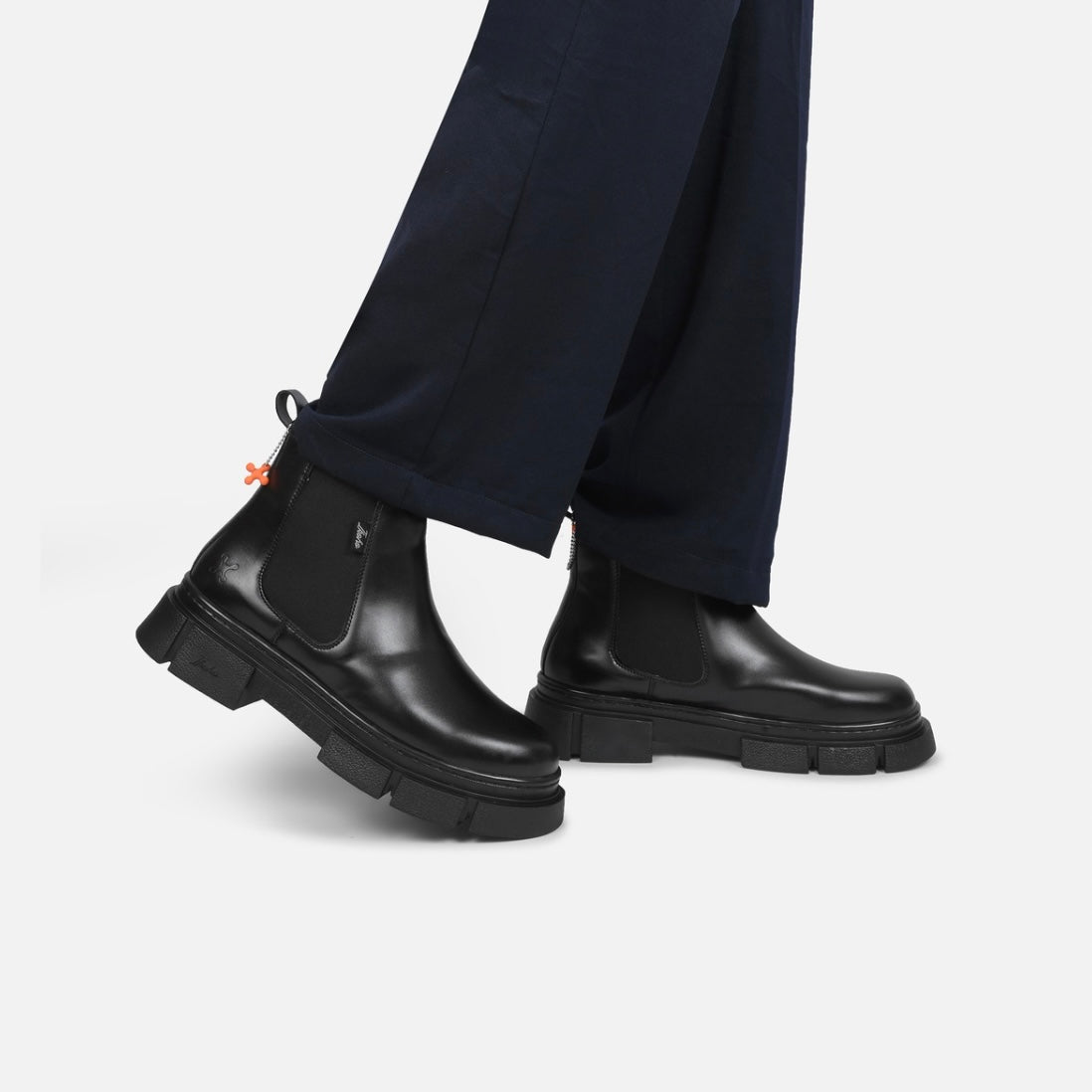 CHELSEA BOOTS