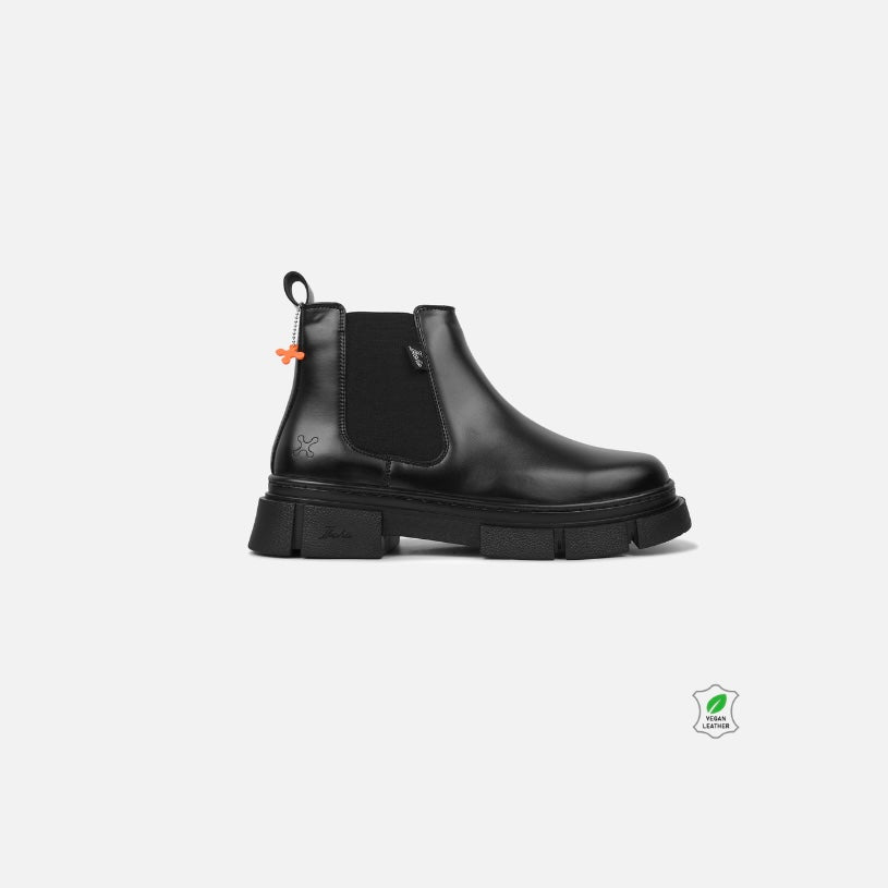 CHELSEA BOOTS
